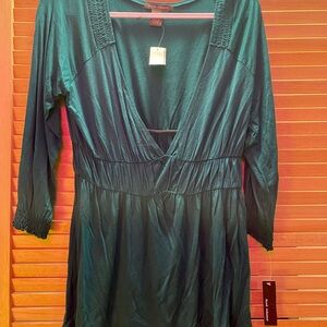Sarah Johnson emerald green long-sleeve dress w/ plunging neckline. Size XL, NWT